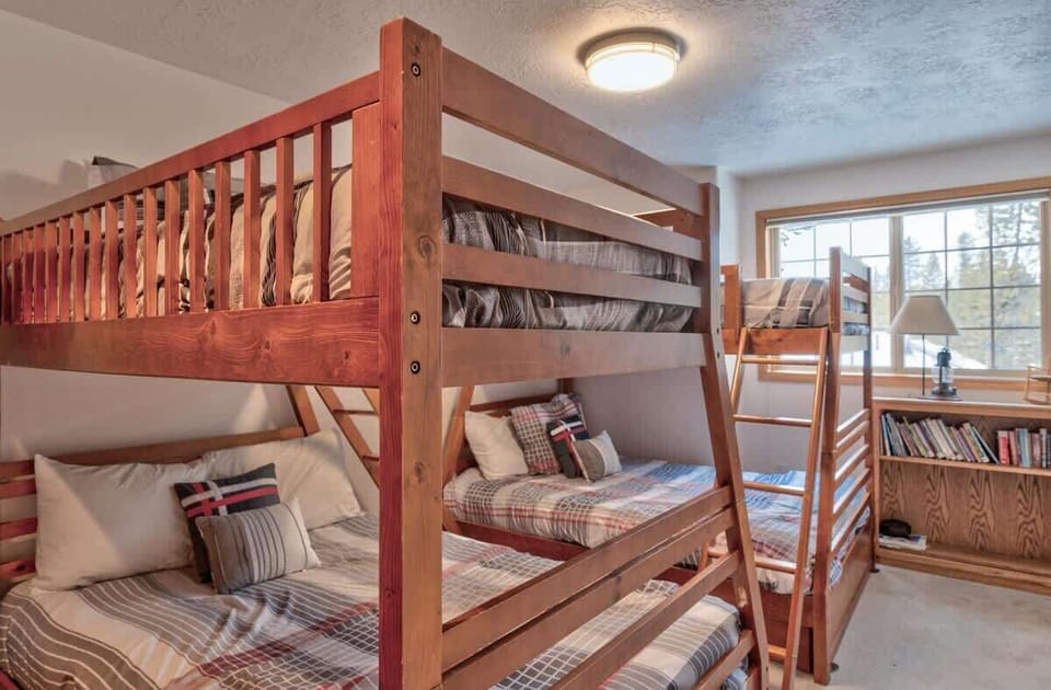 Bunkroom 