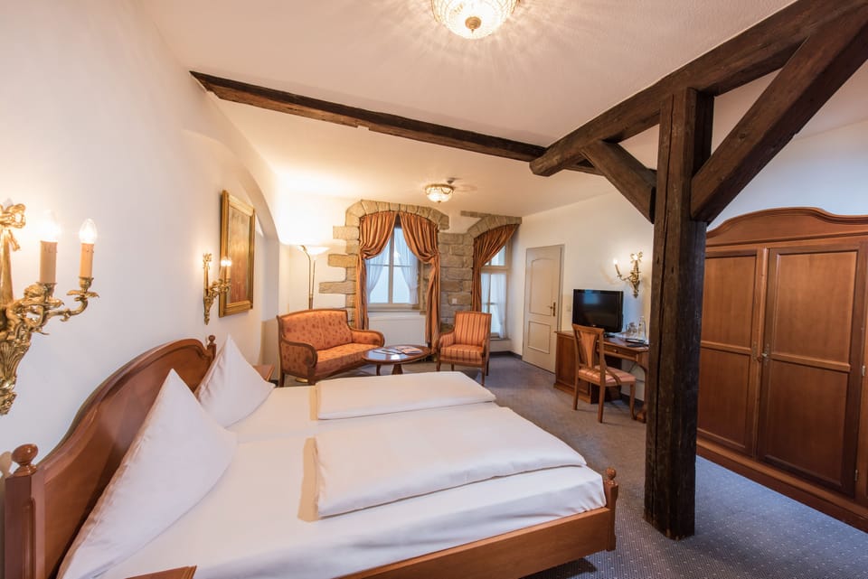 Superior Double Room | Minibar, in-room safe, desk, blackout drapes
