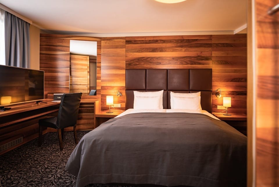Suite, 2 Bedrooms | Hypo-allergenic bedding, in-room safe, desk, laptop workspace
