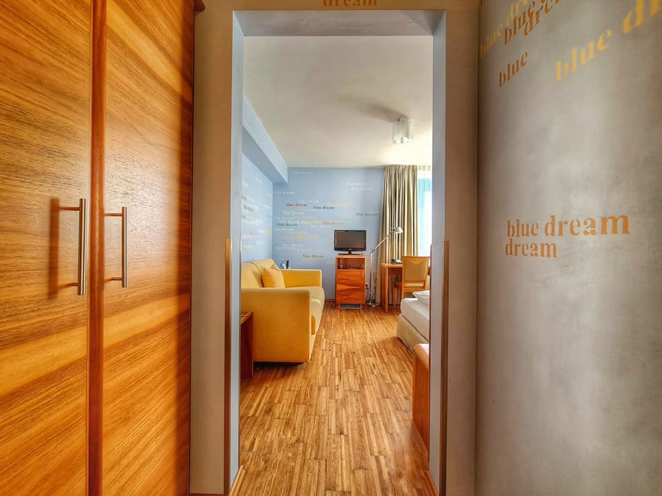 Standard Single Room | Living area | 42-inch Smart TV with satellite channels, TV, pay movies