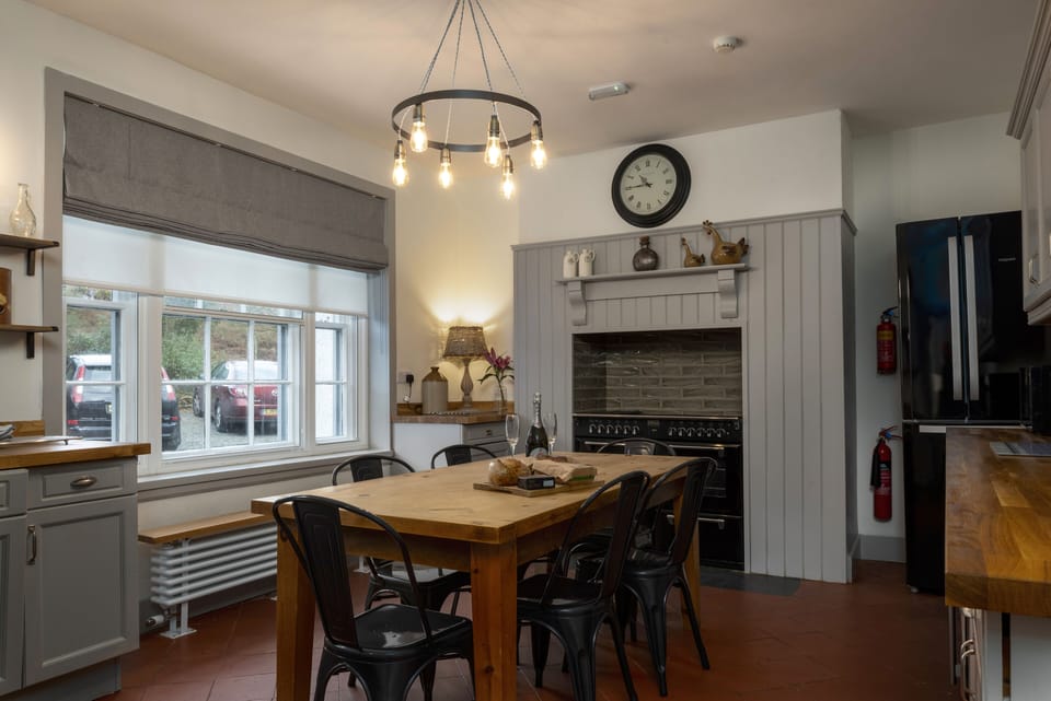 House, Private Bathroom (Tan Y Cytiau Holiday Home) | Shared kitchen | Highchair