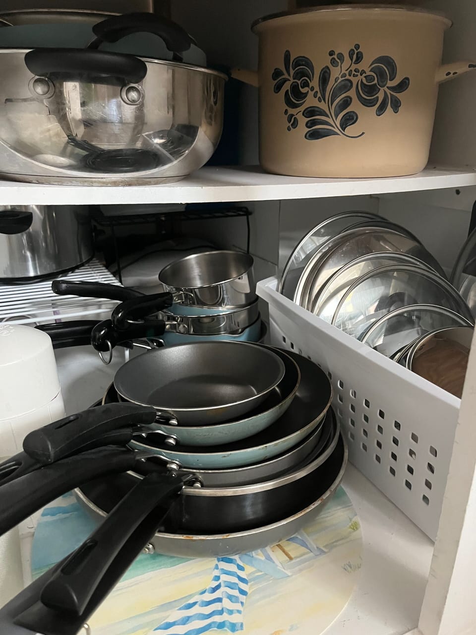 Fully stocked with Pots, Pans and Kitchenware. 