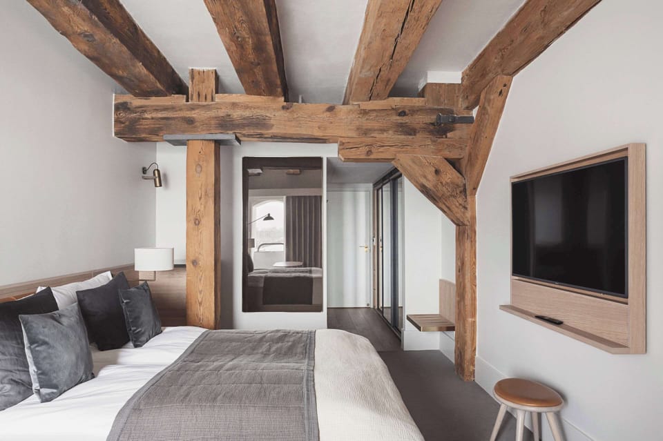 Deluxe Room (Waterfront) | Premium bedding, pillowtop beds, minibar, in-room safe