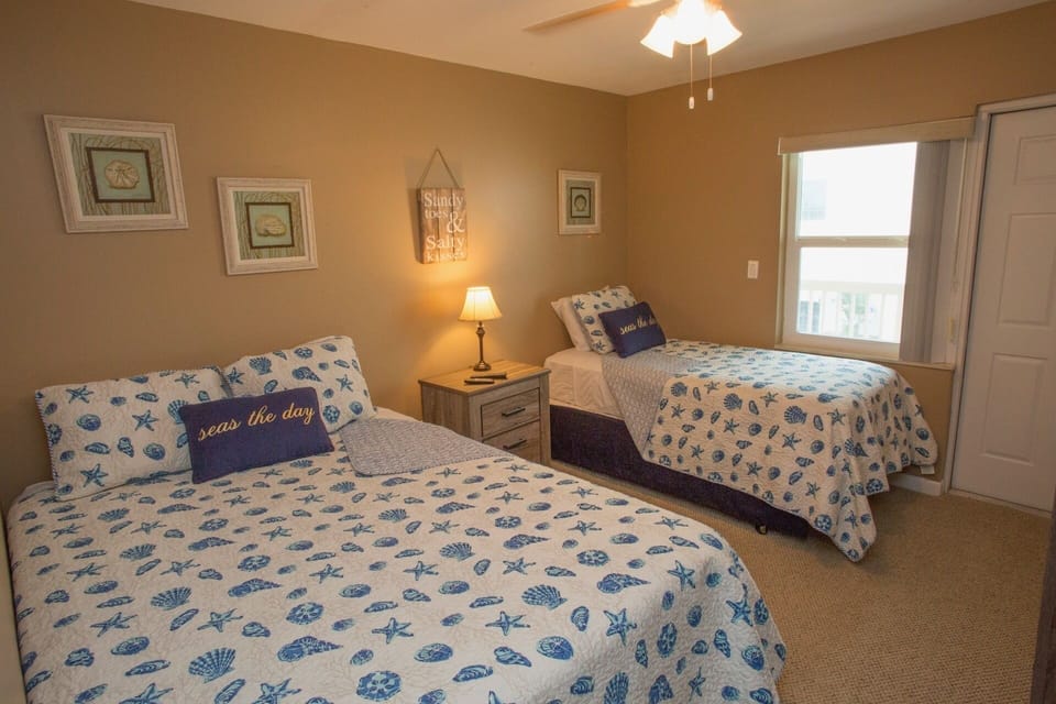 Guest room with a full & twin size bed