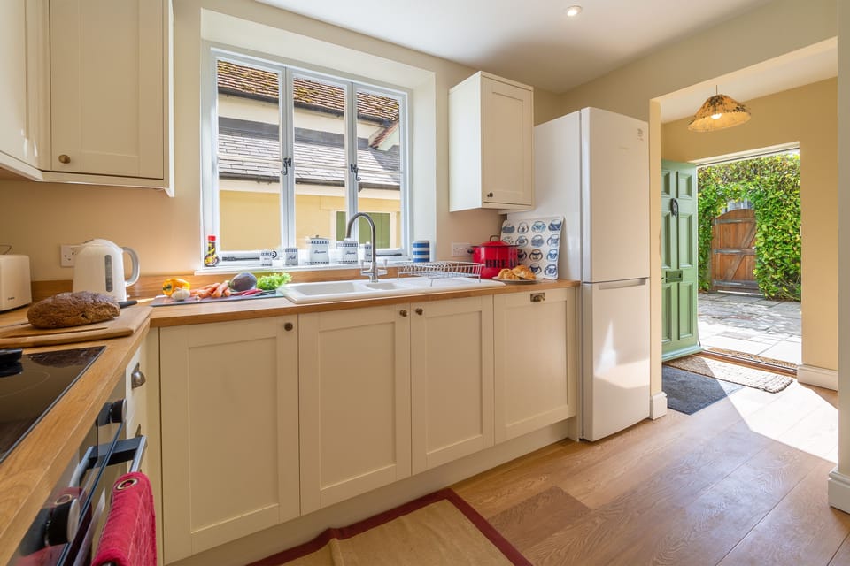 Ground floor: Well-equipped and ready