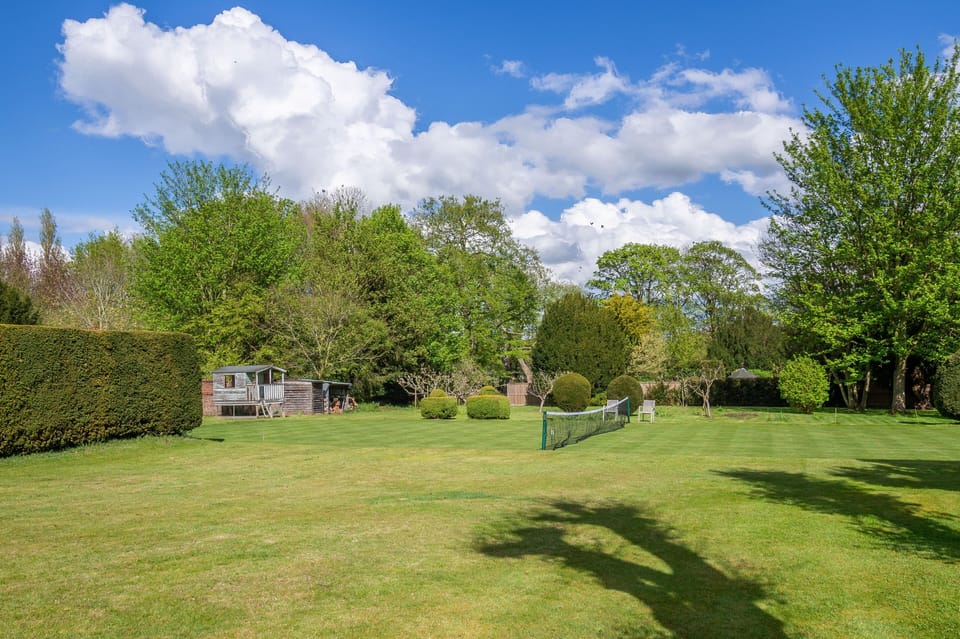 Gothic House Cottage, Clare: Grass tennis courts for warmer months