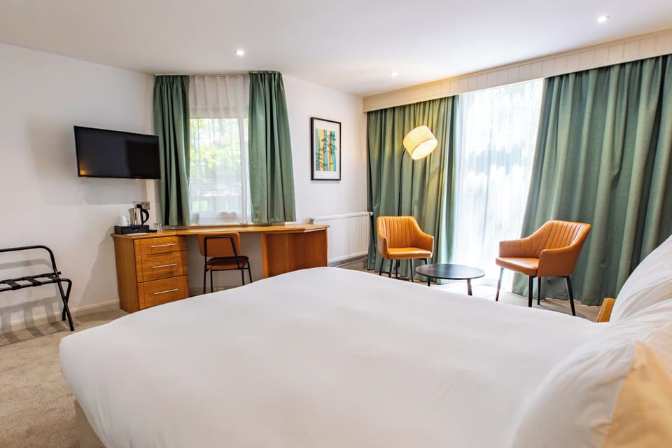 Desk, iron/ironing board, free WiFi, bed sheets