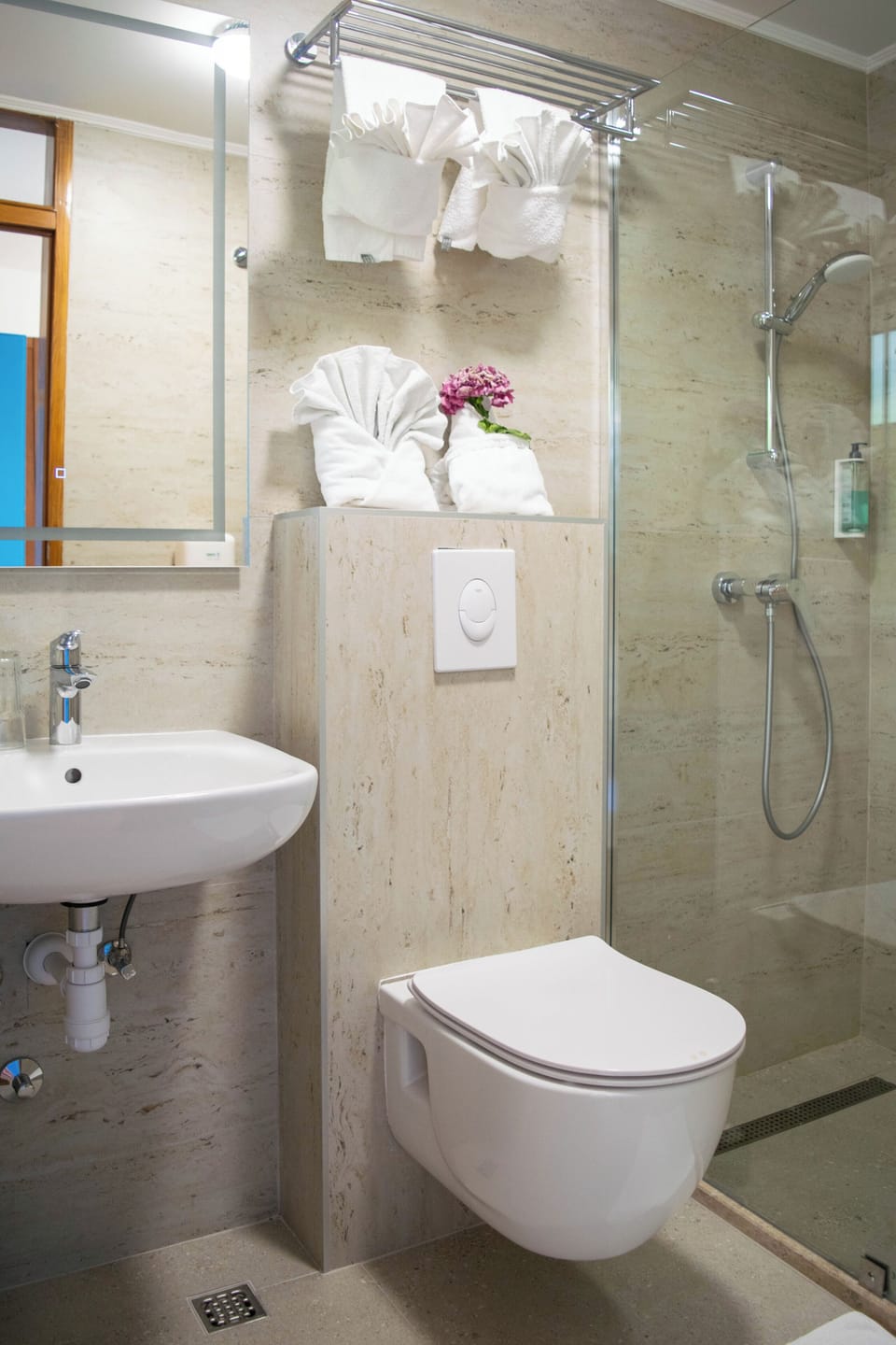 Standard Room, Multiple Beds, Sea View | Bathroom | Shower, free toiletries, towels