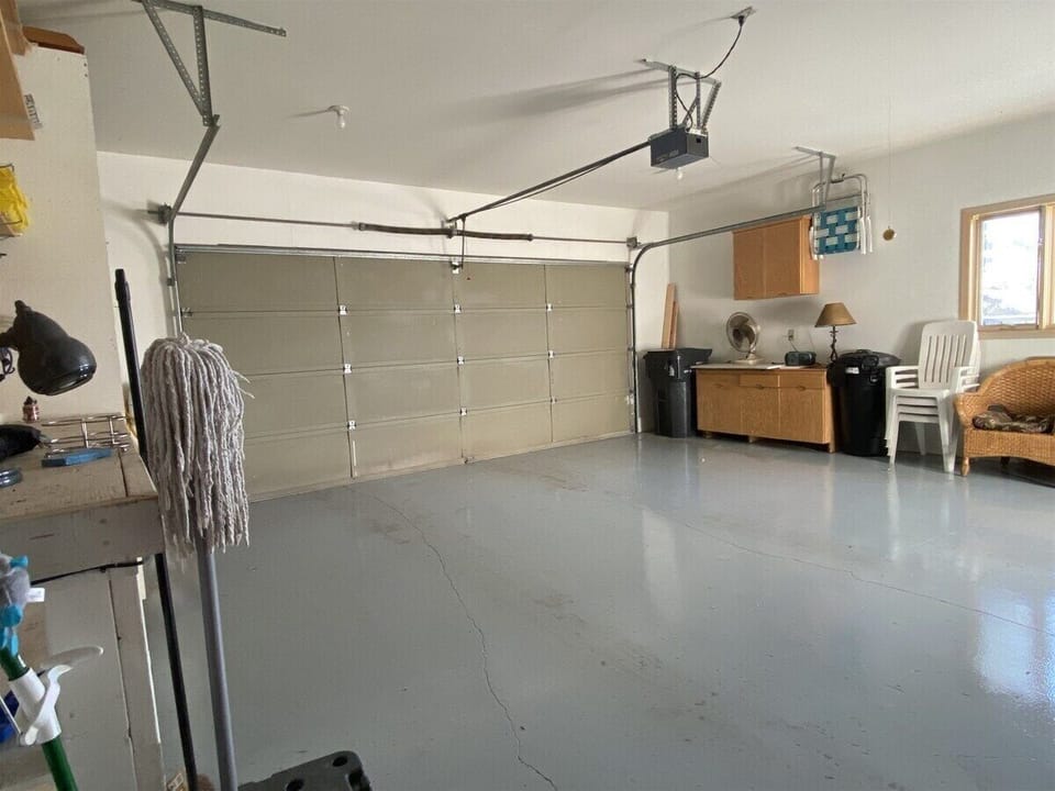 Large, Spacious Garage