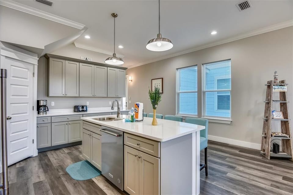 Main Level-Kitchen Island