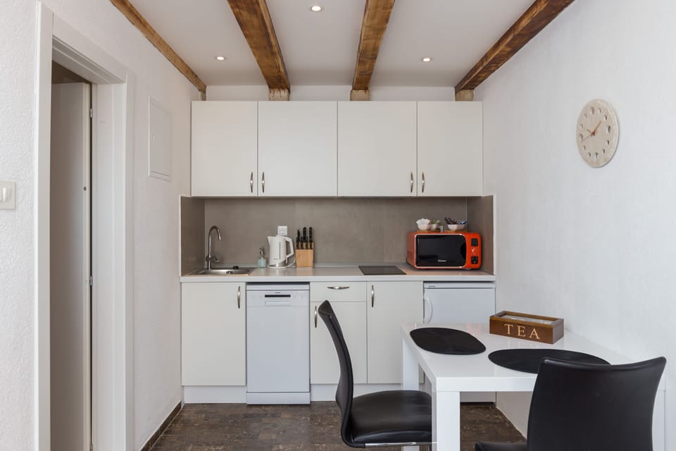 Studio (Studio Apartment with Terrace and Sea) | Private kitchen | Fridge, microwave, stovetop, dishwasher