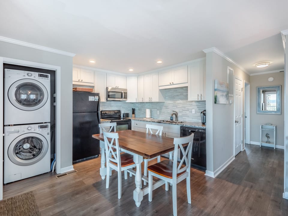 Dine In Kitchen