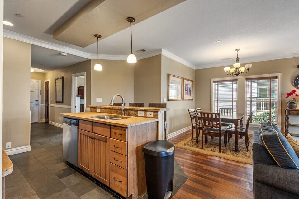 Kitchen/Dining Area