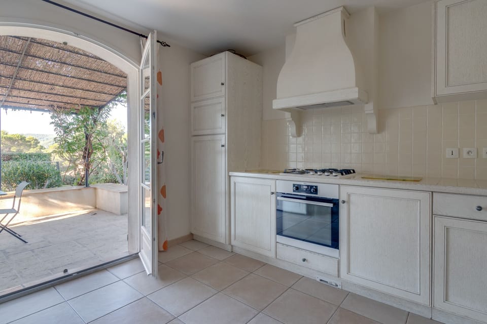 Open equipped kitchen - Terrace access
