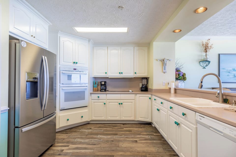 Very Large Fully Equipped Kitchen