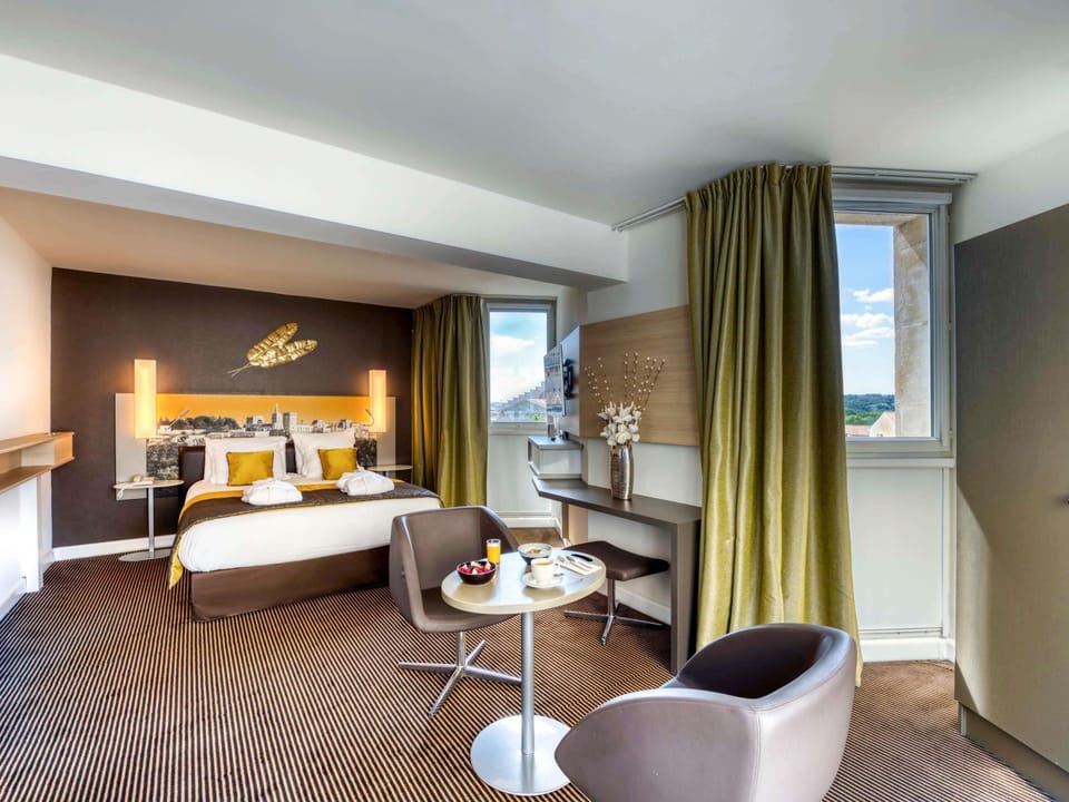 Superior Room, 1 Double Bed with Sofa bed | In-room safe, individually furnished, desk, blackout drapes