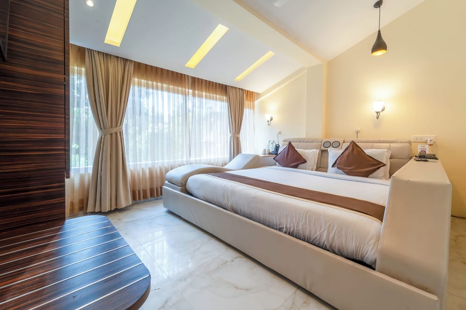 Premium bedding, desk, blackout drapes, iron/ironing board