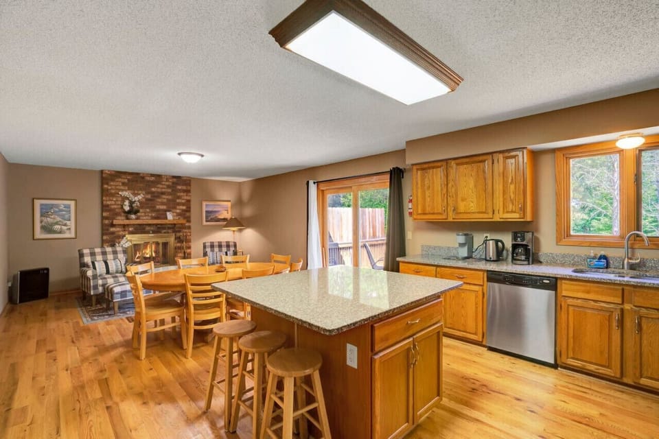 Great Room spacious Kitchen, fireplace