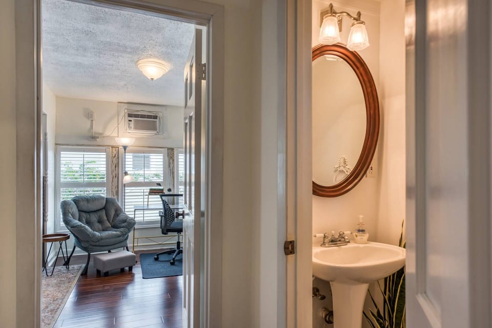 Hall bathroom.