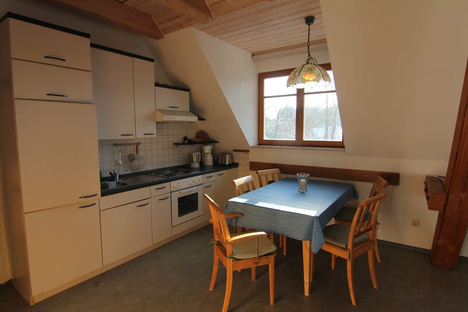 Condo, 2 Bedrooms | Private kitchen | Oven, stovetop, toaster, cookware/dishes/utensils