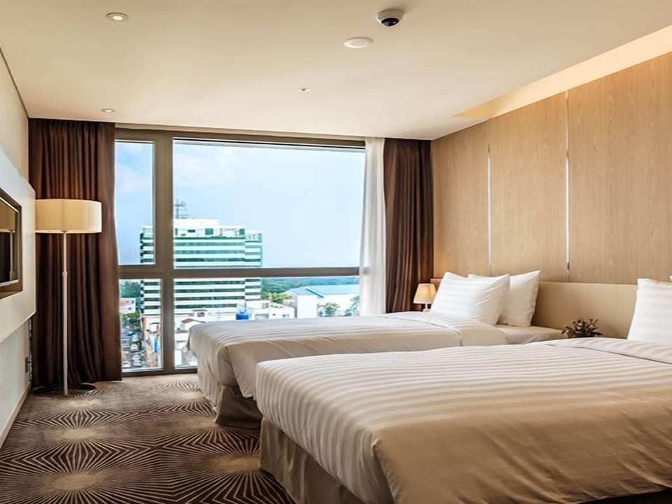 Superior Room, 2 Twin Beds, Non Smoking | In-room safe, desk, laptop workspace, blackout drapes