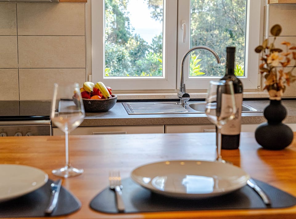 Apartment (Five Bedroom Apartment) | Dining room