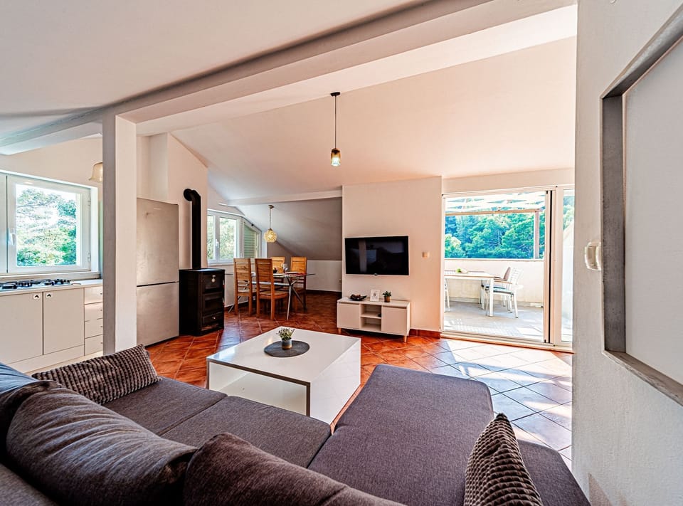 Apartment (Five Bedroom Apartment) | 5 bedrooms, cribs/infant beds