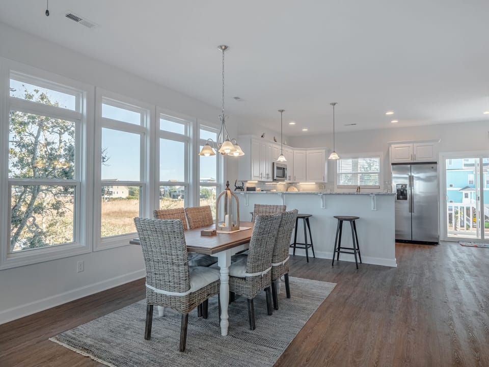 Dining Area - Seating for 6