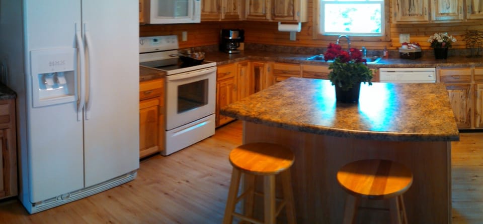 Fully stocked kitchen. Everything you could possibly want is here!