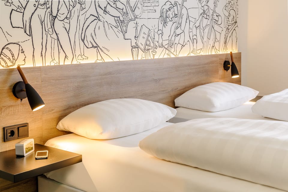 Standard Room, 1 Double Bed | Desk, soundproofing, WiFi (free), bed sheets