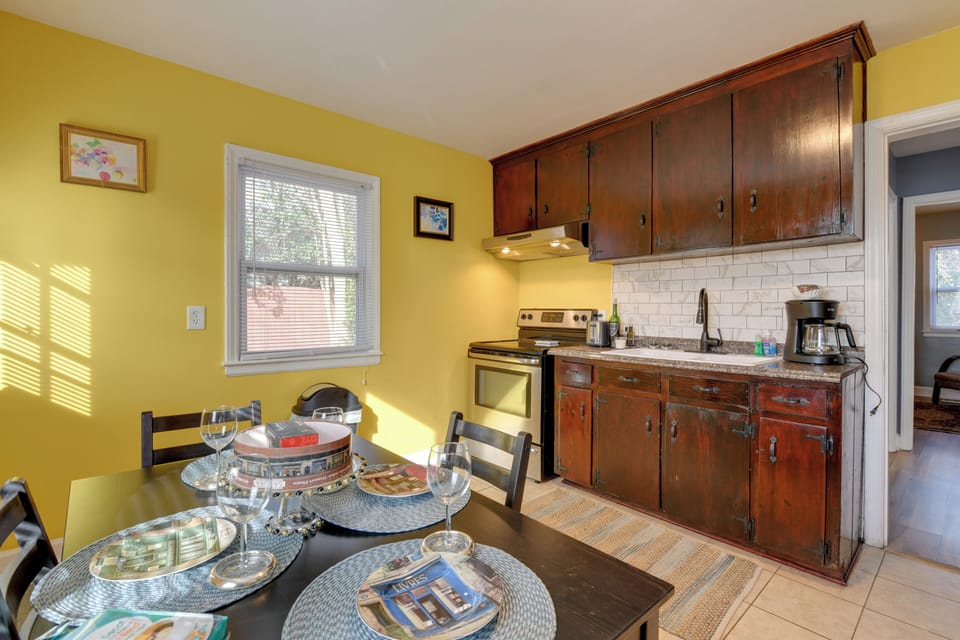 Kitchen | Fully Equipped w/ Cooking Basics
