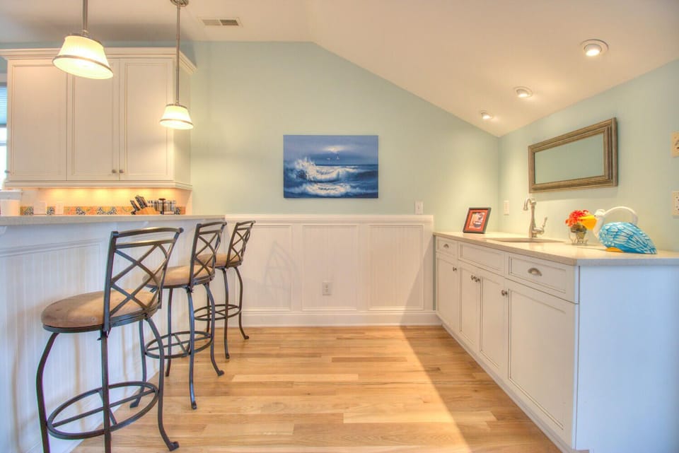 Kitchen Breakfast Bar