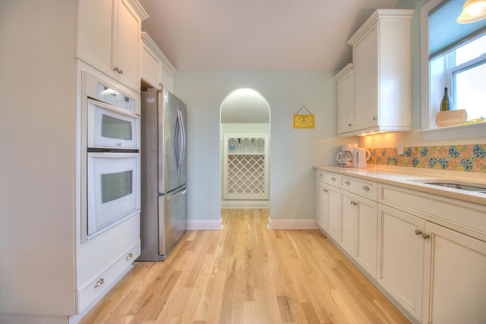 Full kitchen