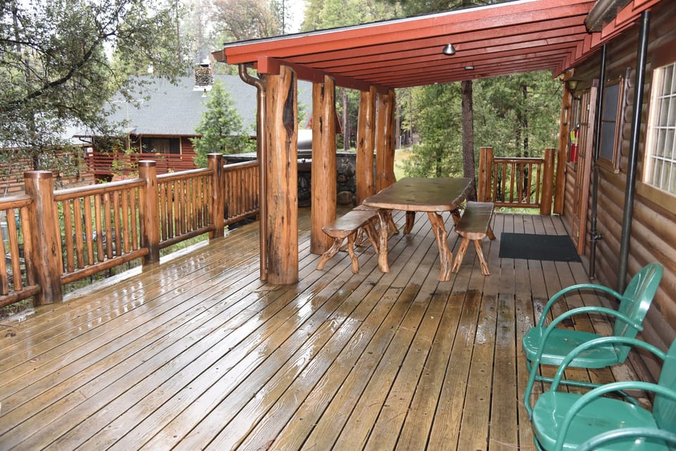 Back deck with built in gas grill