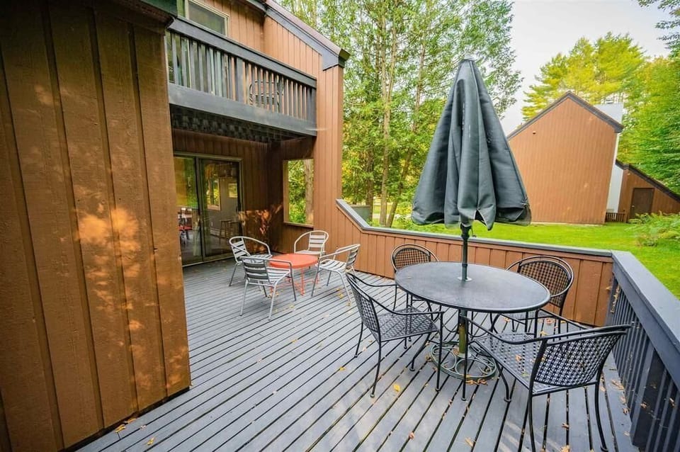 Outdoor Deck with Grill