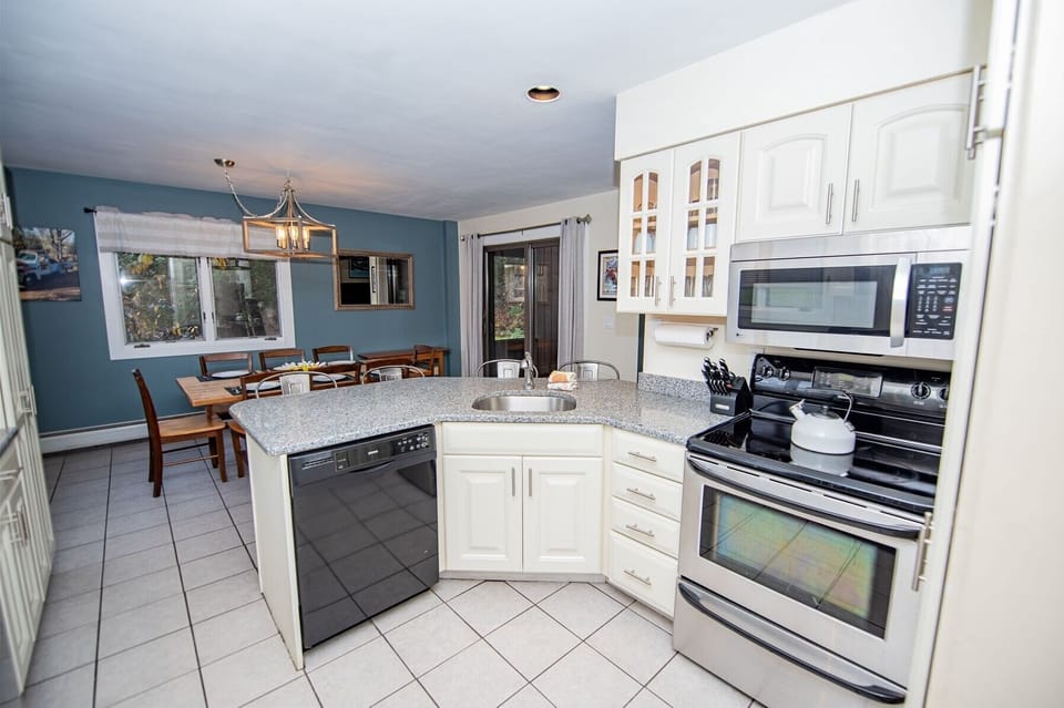 Kitchen with Breakfast Bar Seating