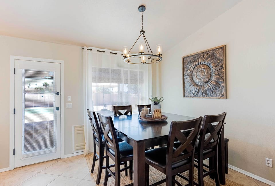 Dining Table | Dishware Provided