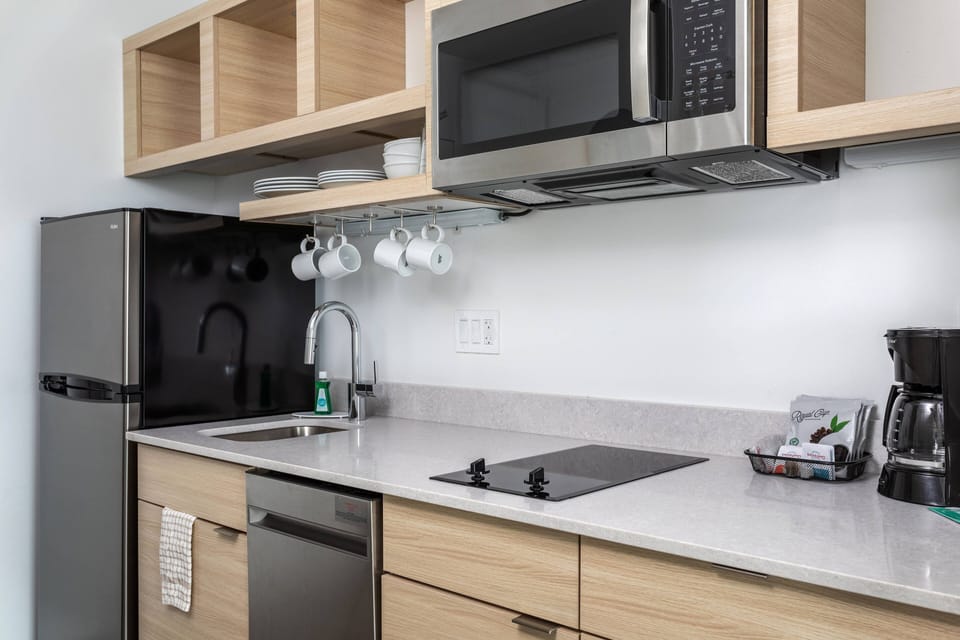 Fridge, microwave, stovetop, dishwasher