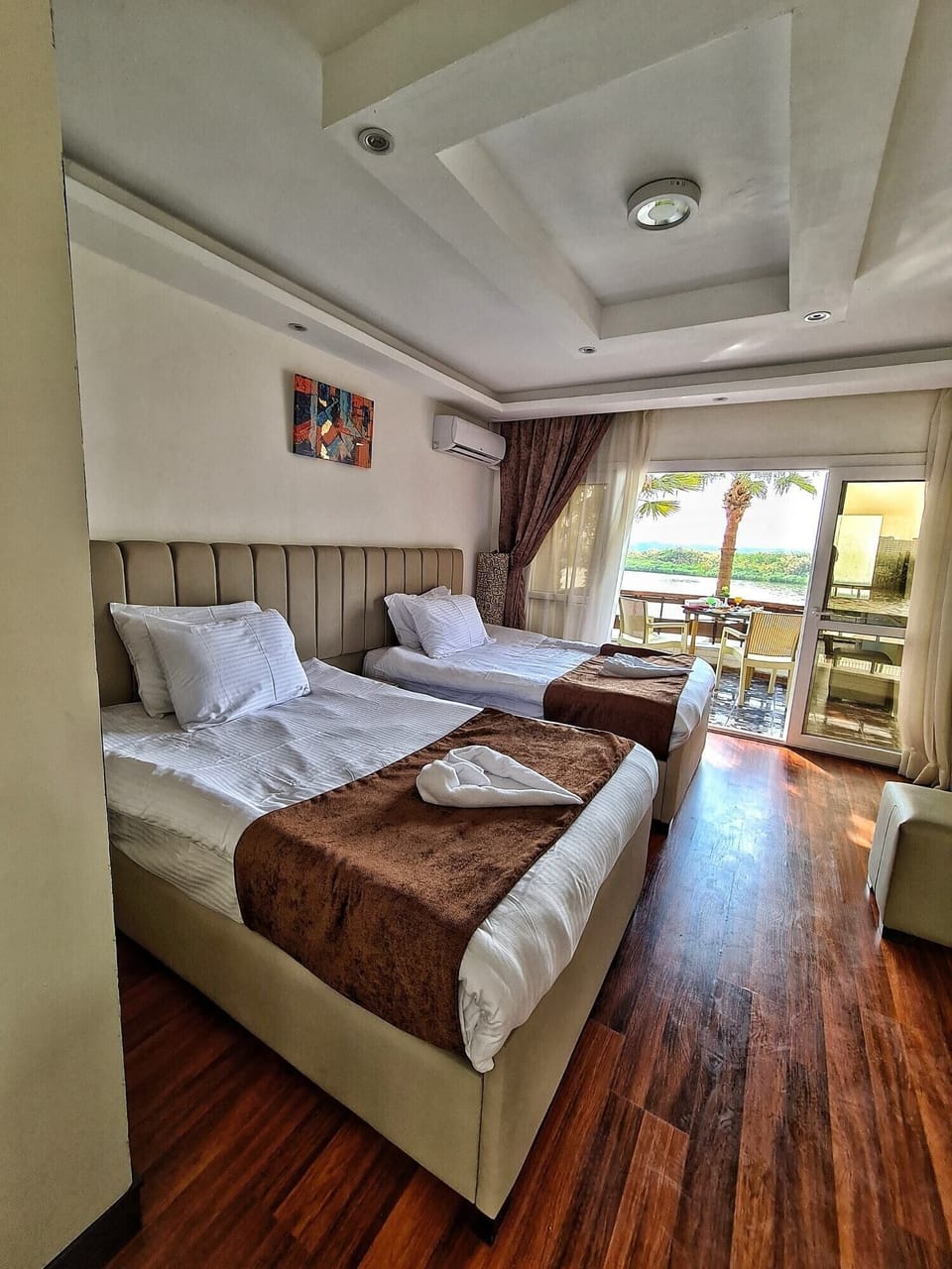 Egyptian cotton sheets, premium bedding, pillowtop beds, minibar