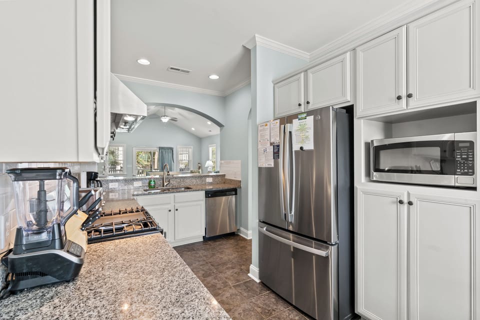 All modern appliances to make meal preparation a breeze.