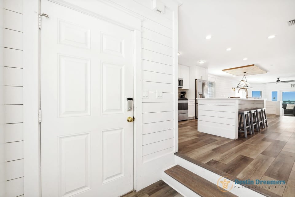 Second Floor Entry