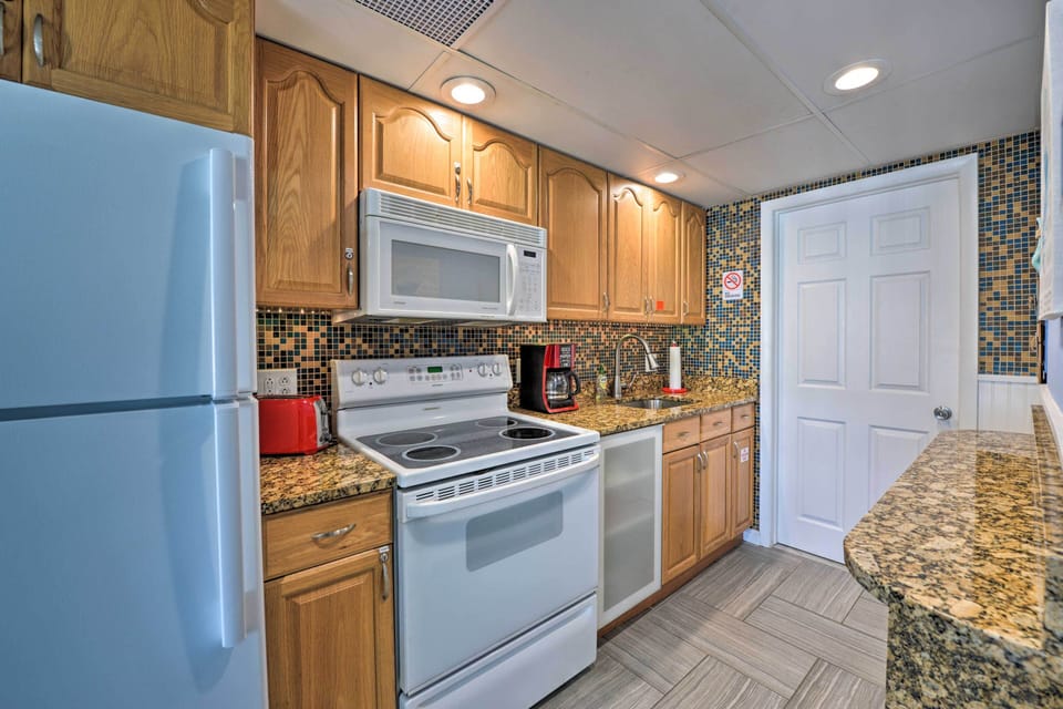 Well-Equipped Kitchen | Granite Counters | Cooking Basics