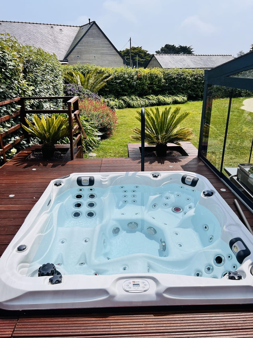 Outdoor spa tub