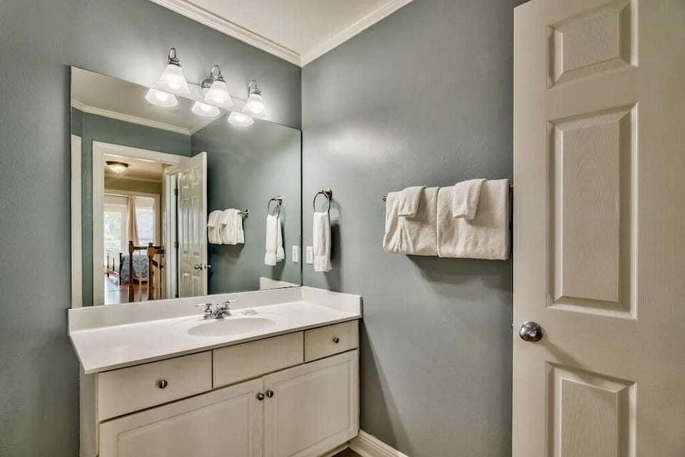 2nd floor bathroom