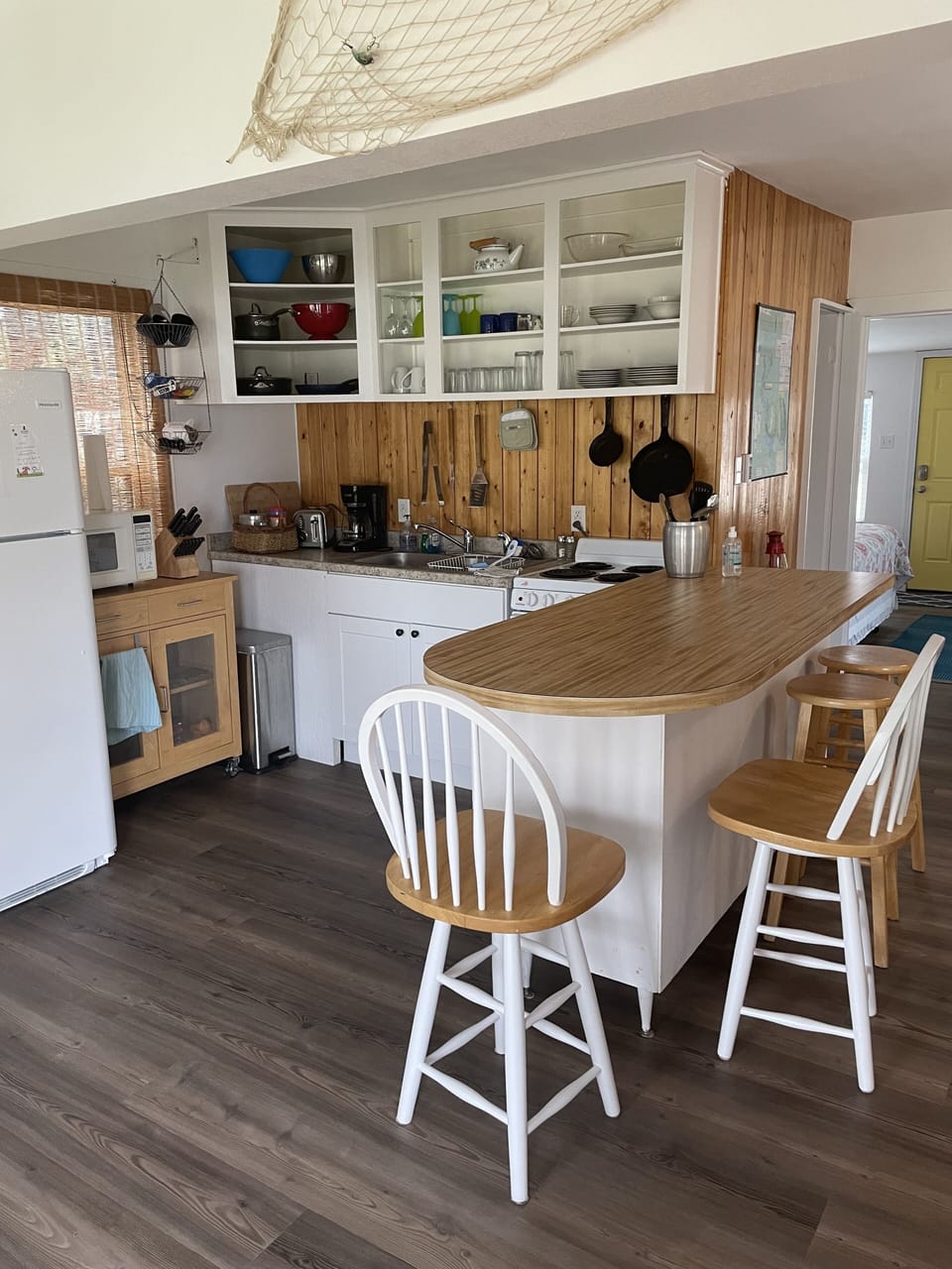 Kitchen with bar