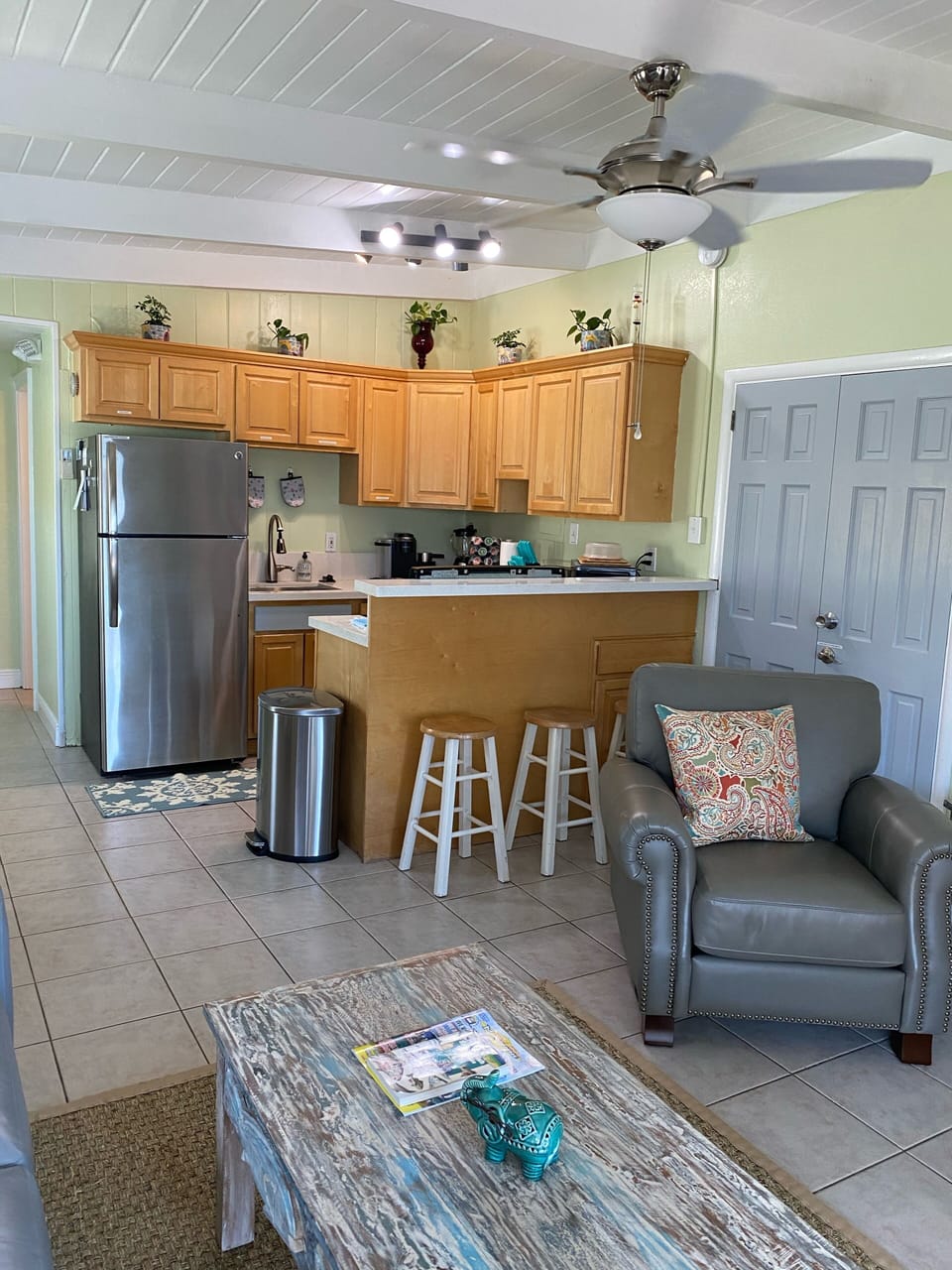Keurig coffee maker and full kitchen stocked with everything you need