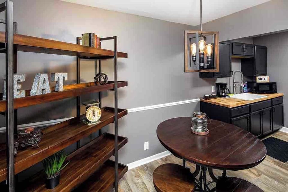 The table swivels up and down to adjust! 