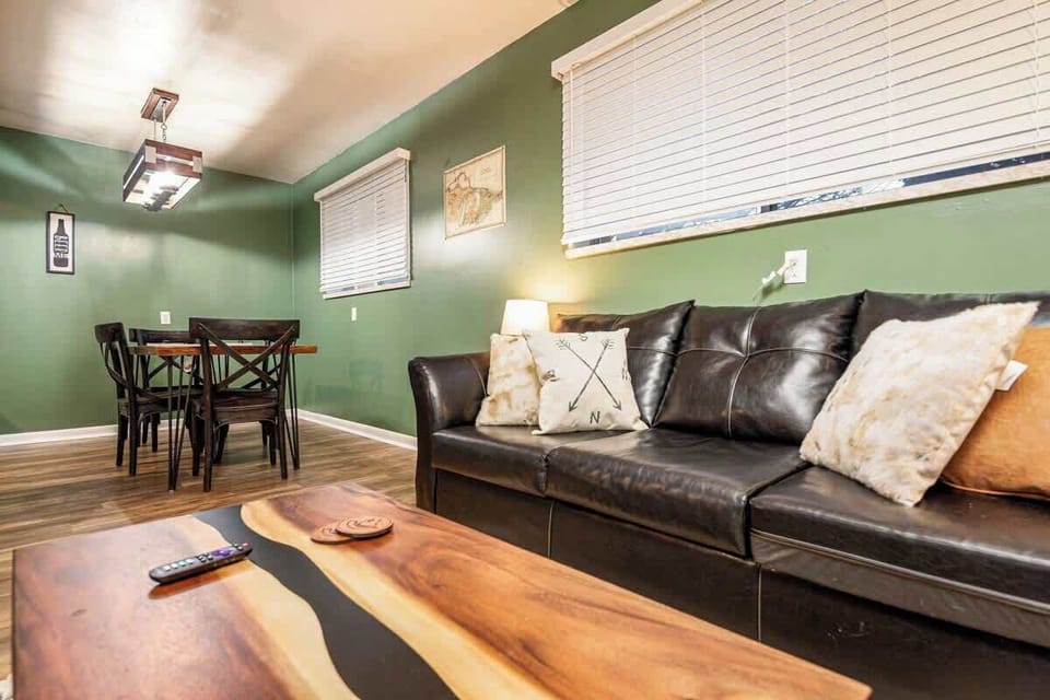 Living room with 55" Tv