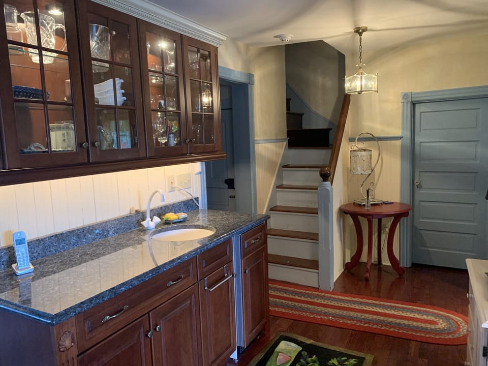 Granite wet bar w ice maker.  Back stairs to 2nd flr and "maids' room
