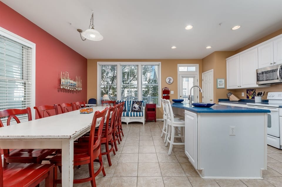 Eat-in Kitchen
